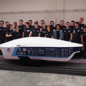 Der Swissloop und das Team dahinter – Pod Reveal Event vom 23. Mai 2018 mit Schweizer Sprint Meisterin als Namenspatin. Der neue Pod trägt den Namen Mujinga. Den Namen erhielt er zu Ehren der Schweizer Leichtathletin Mujinga Kambundji. Der Swissloop und das Team dahinter – Pod Reveal Event vom 23. Mai 2018 mit Schweizer Sprint Meisterin als Namenspatin. Der neue Pod trägt den Namen Mujinga. Den Namen erhielt er zu Ehren der Schweizer Leichtathletin Mujinga Kambundji.